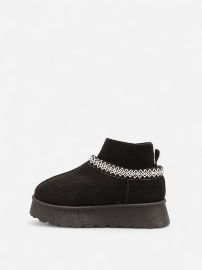 Bottines fourrées noires avec chaussettes en maille