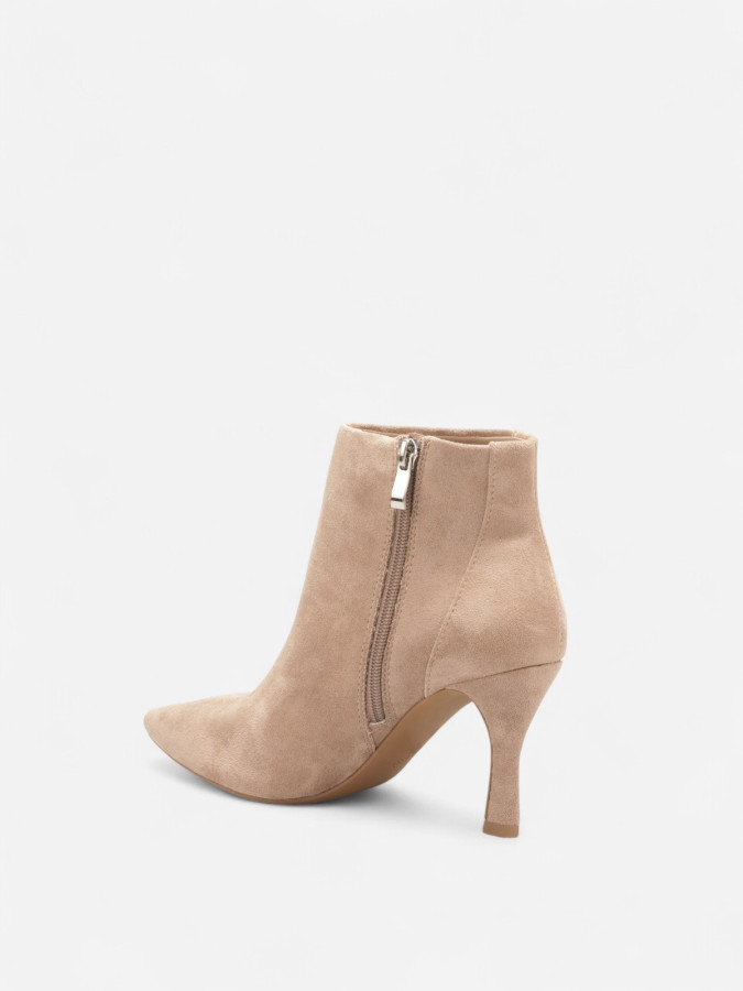Bottines à talon aiguille et bout pointu taupe