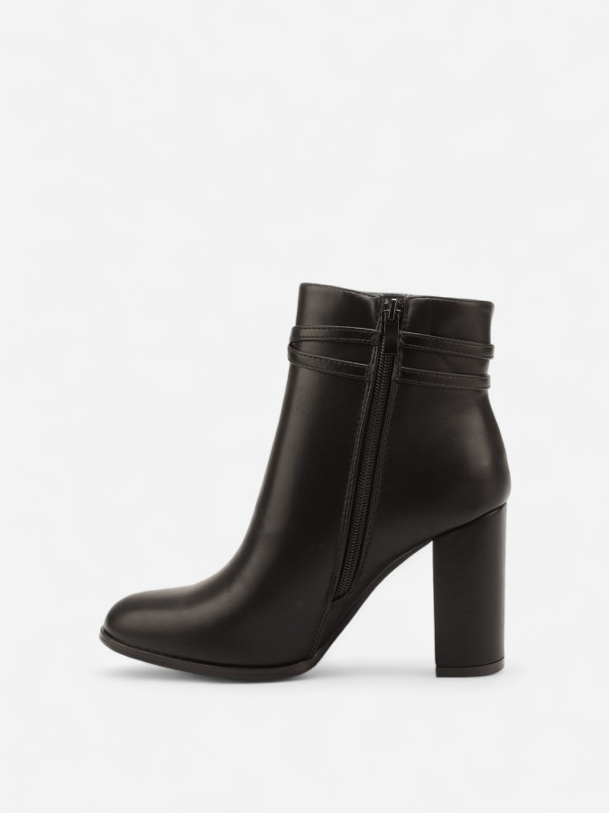 Bottines noires avec bride ceinture