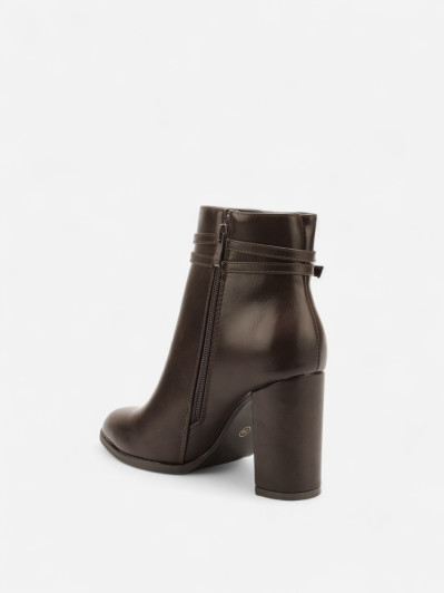 Bottines marron avec bride ceinture