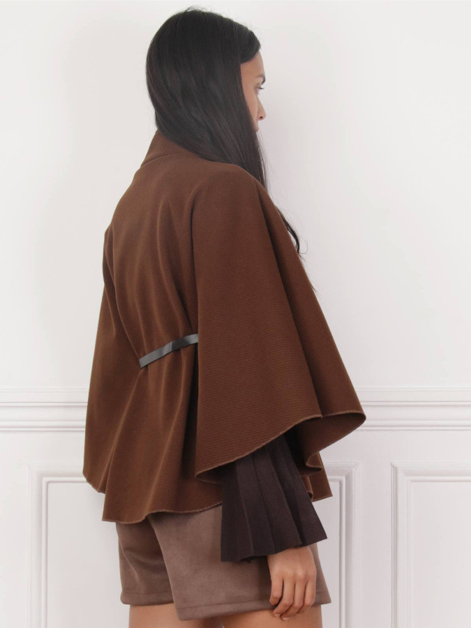 Cape ceinturée avec boutons