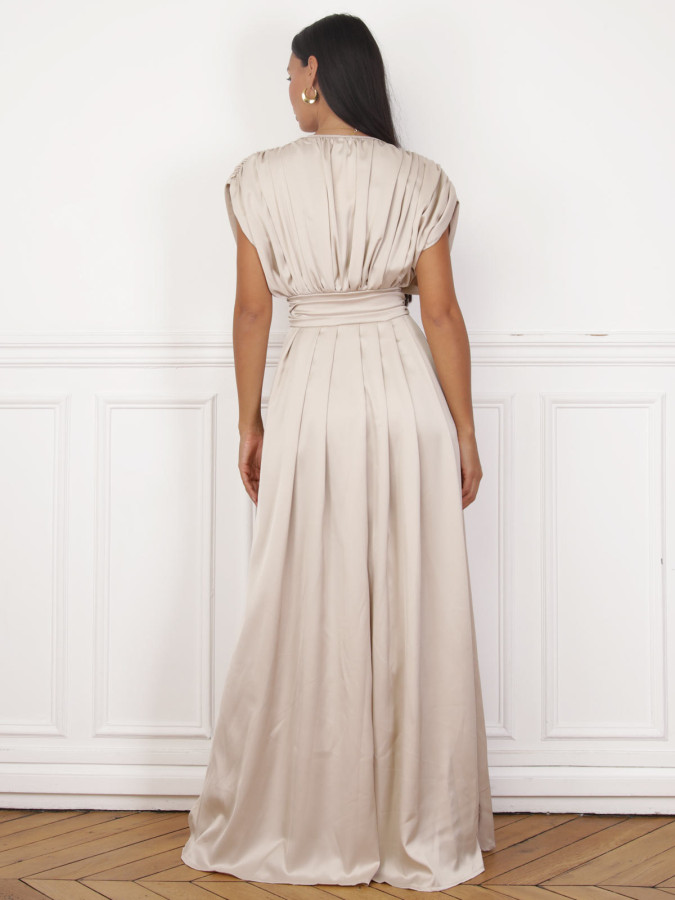 Robe satinée et froncée style portefeuille beige