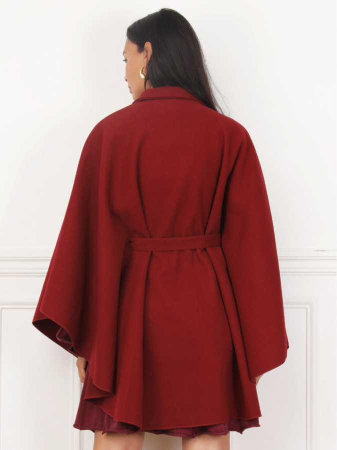 Manteau cape ceinturée bordeaux