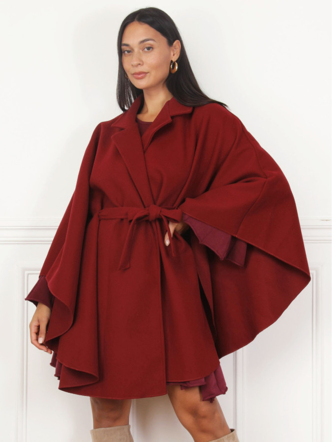 Manteau cape ceinturée bordeaux