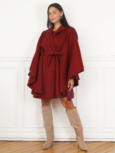 Manteau cape ceinturée bordeaux