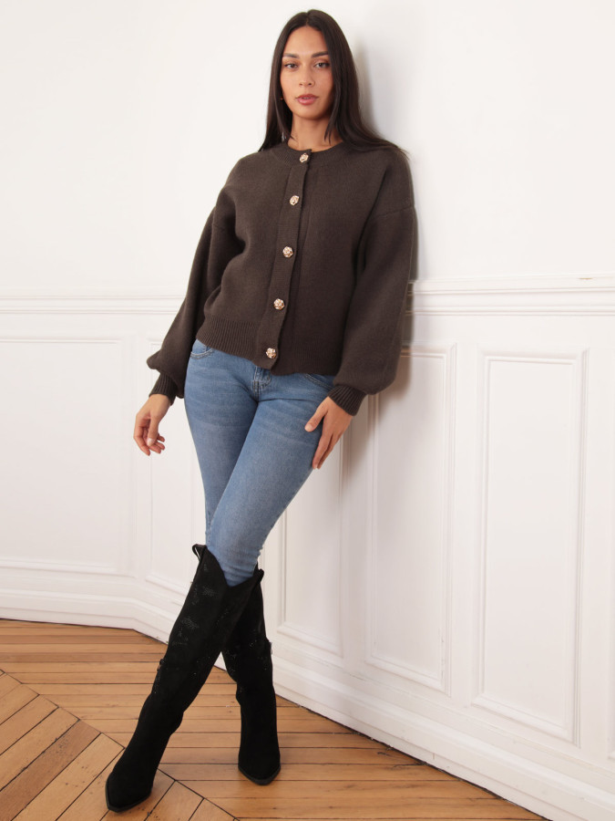 Cardigan marron avec boutons fleurs