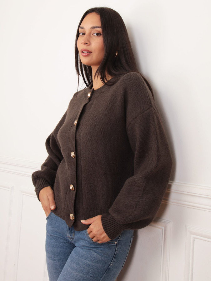 Cardigan marron avec boutons fleurs