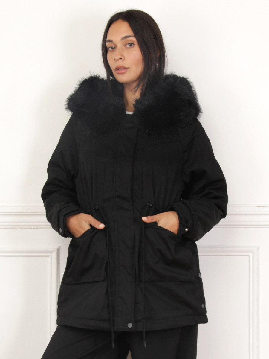 Parka noire avec intérieur en fausse fourrure