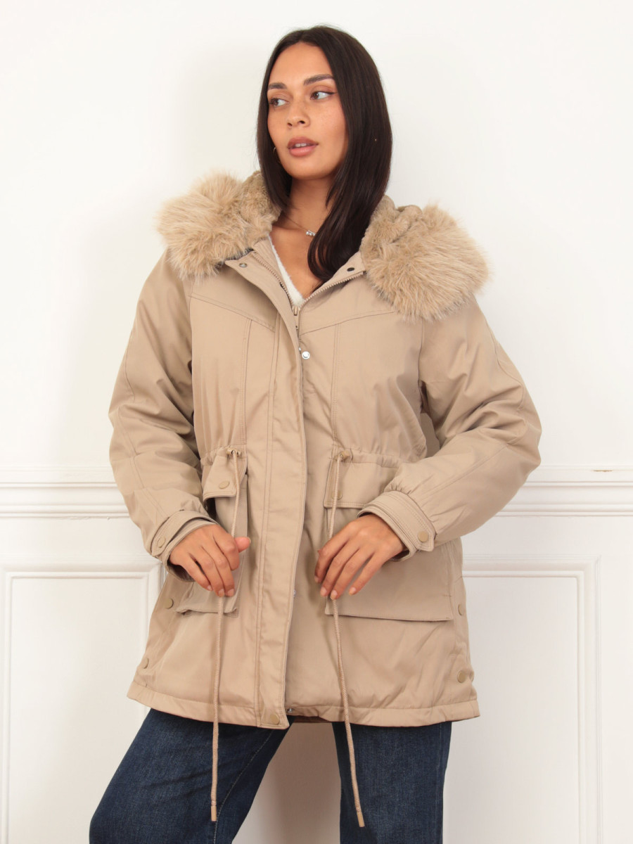 Parka beige avec intérieur en fausse fourrure