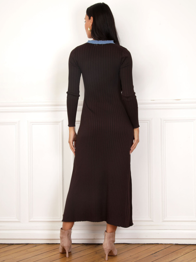 Robe côtelée marron à détails denim et boutons officiers