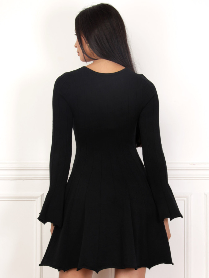 Robe patineuse noire avec manches évasées