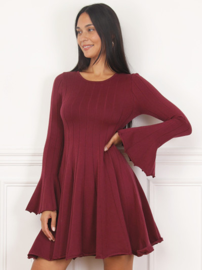 Robe patineuse bordeaux avec manches évasées