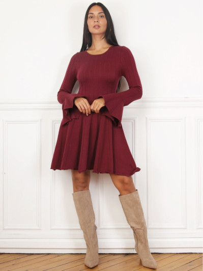 Robe patineuse bordeaux avec manches évasées