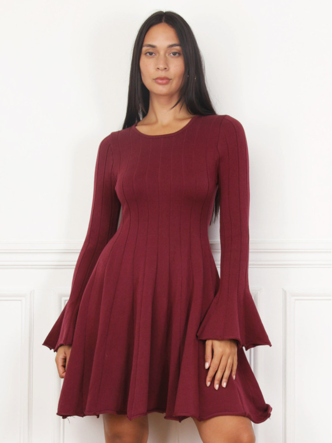 Robe patineuse bordeaux avec manches évasées