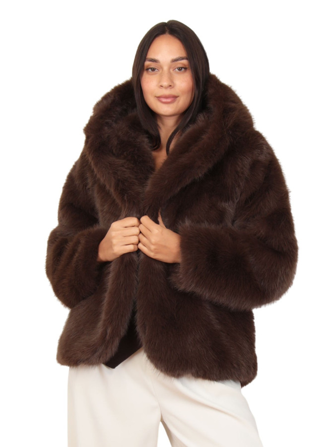 Manteau marron en fausse fourrure à capuche