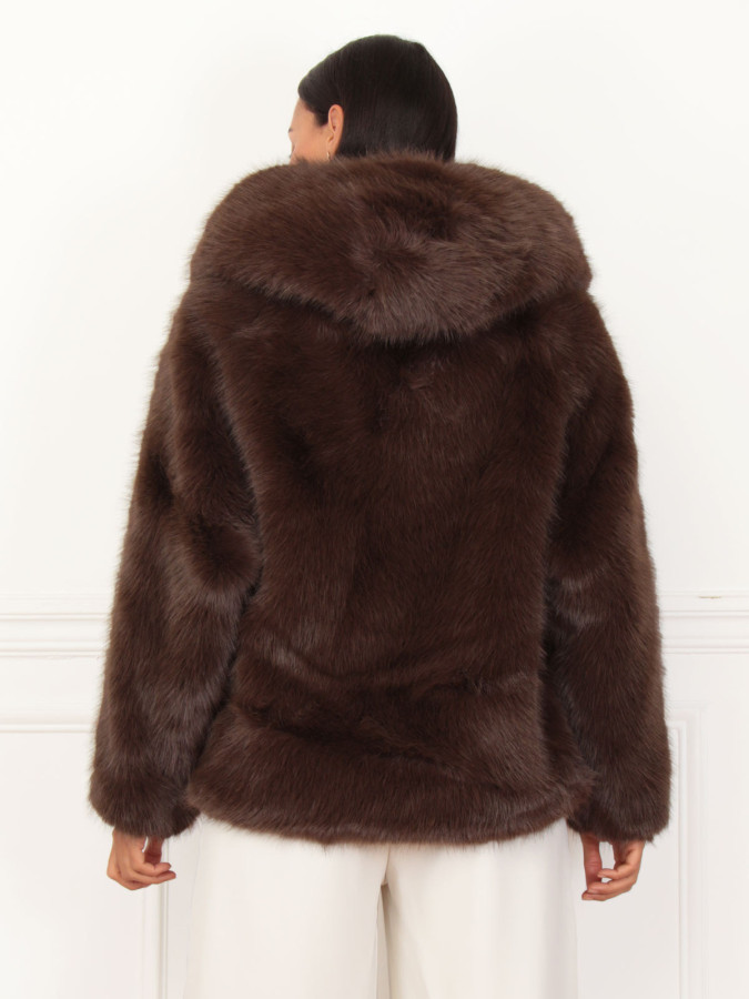 Manteau marron en fausse fourrure à capuche