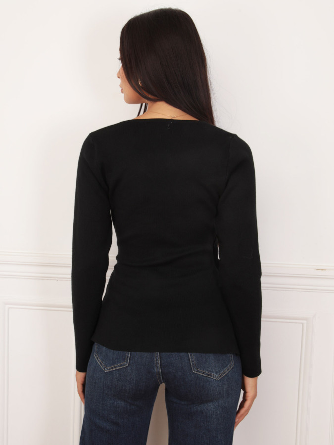 Top cache-cœur noir avec bijou coquillage