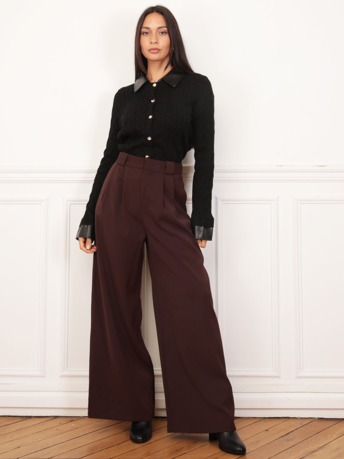 Cardigan en maille torsadée noire et détails en simili