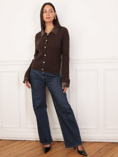 Cardigan en maille torsadée marron et détails en simili