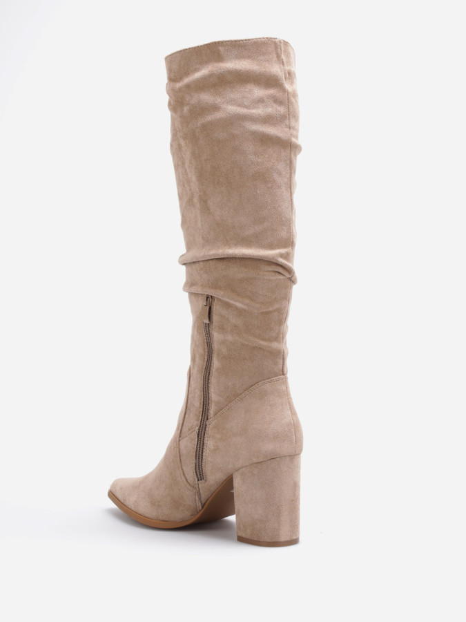 Bottes pointues avec effet plissé en suédine taupe