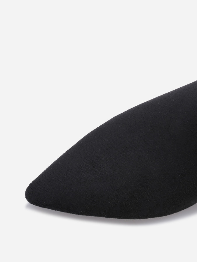 Bottines pointues à boucle métallique