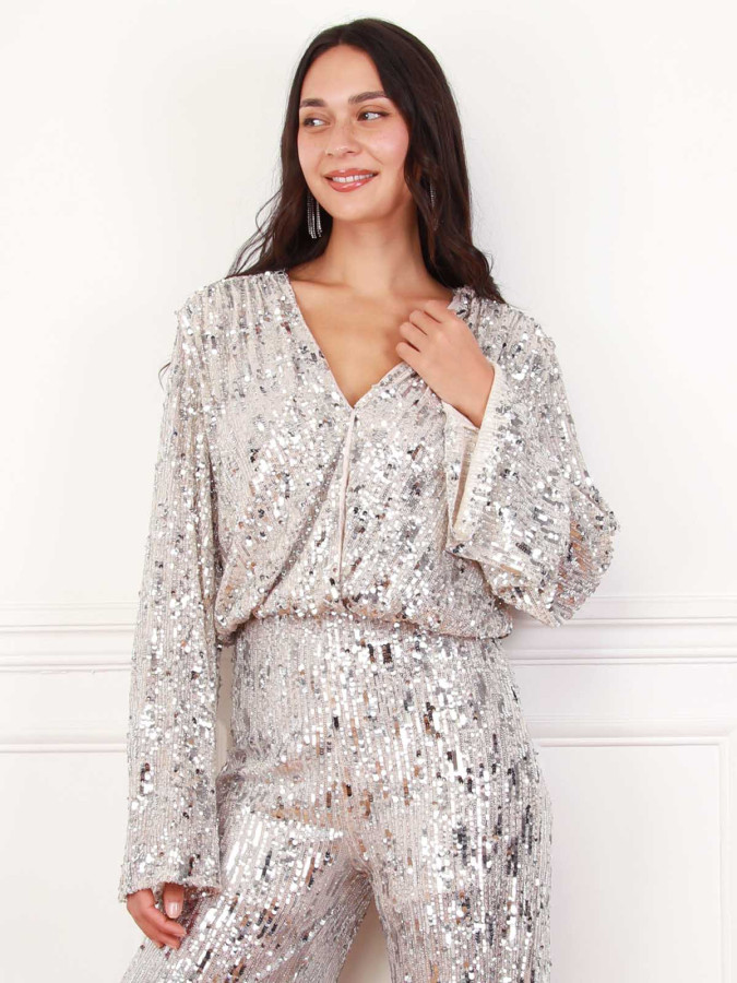 Top cache-cœur beige à sequins argentés