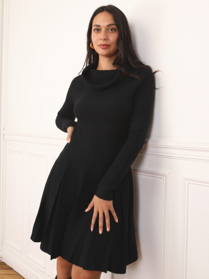 Robe patineuse à col drapé