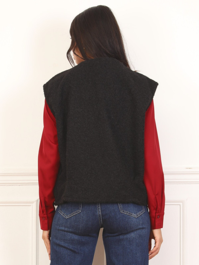 Gilet sans manches duveteux noir à poches