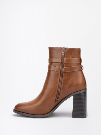 Bottines à talon et boucle ceinture