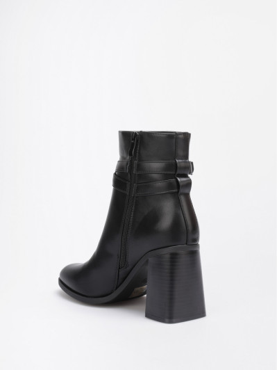 Bottines à talon et boucle ceinture