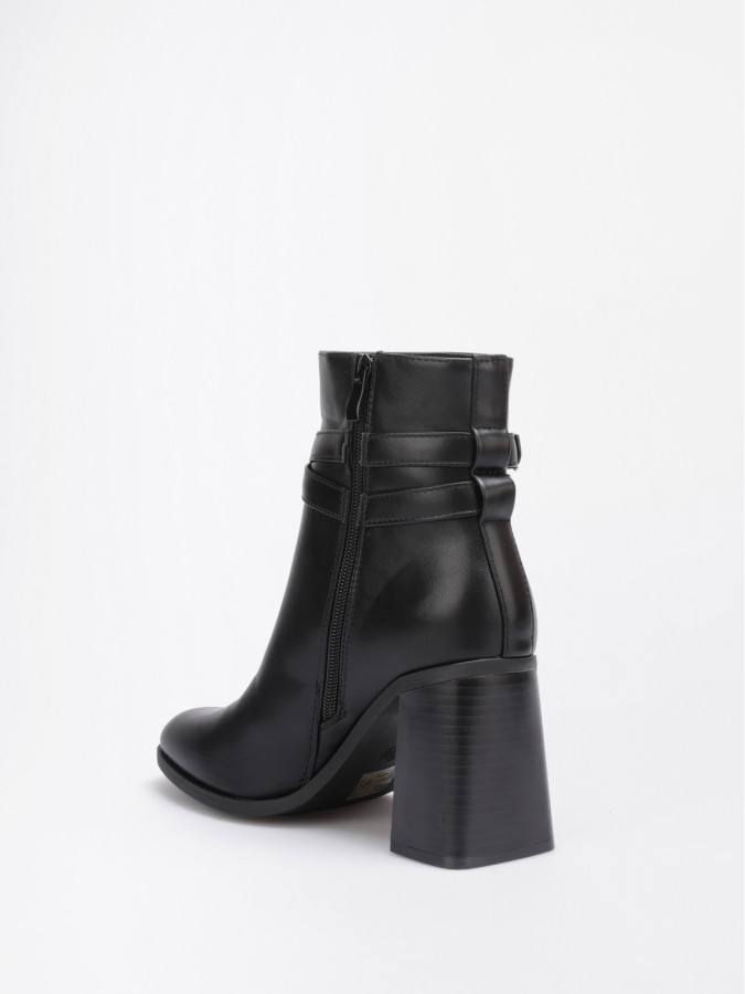 Bottines à talon et boucle ceinture