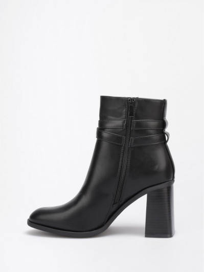 Bottines à talon et boucle ceinture