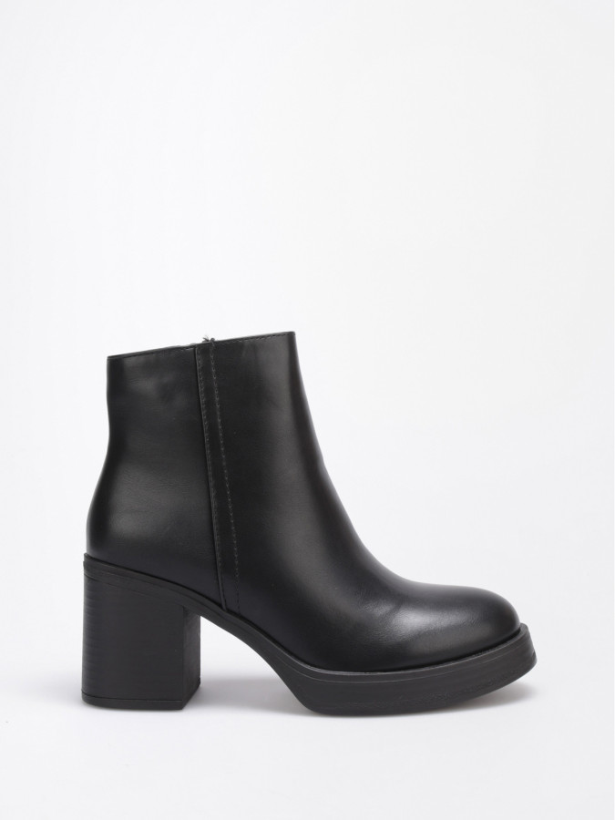 Bottines noires zippées à talon large