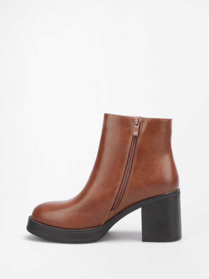 Bottines camel zippées à talon large