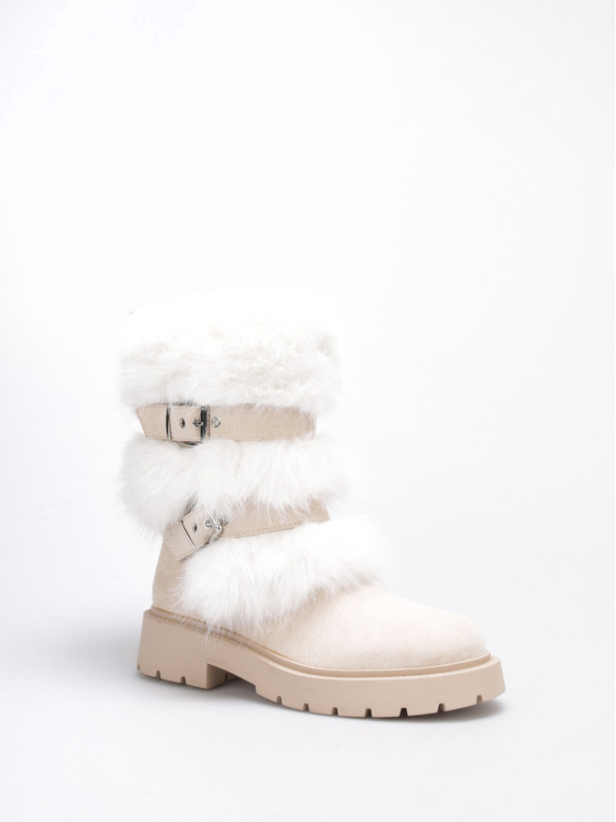 Bottes fausse fourrure beige et brides à boucles