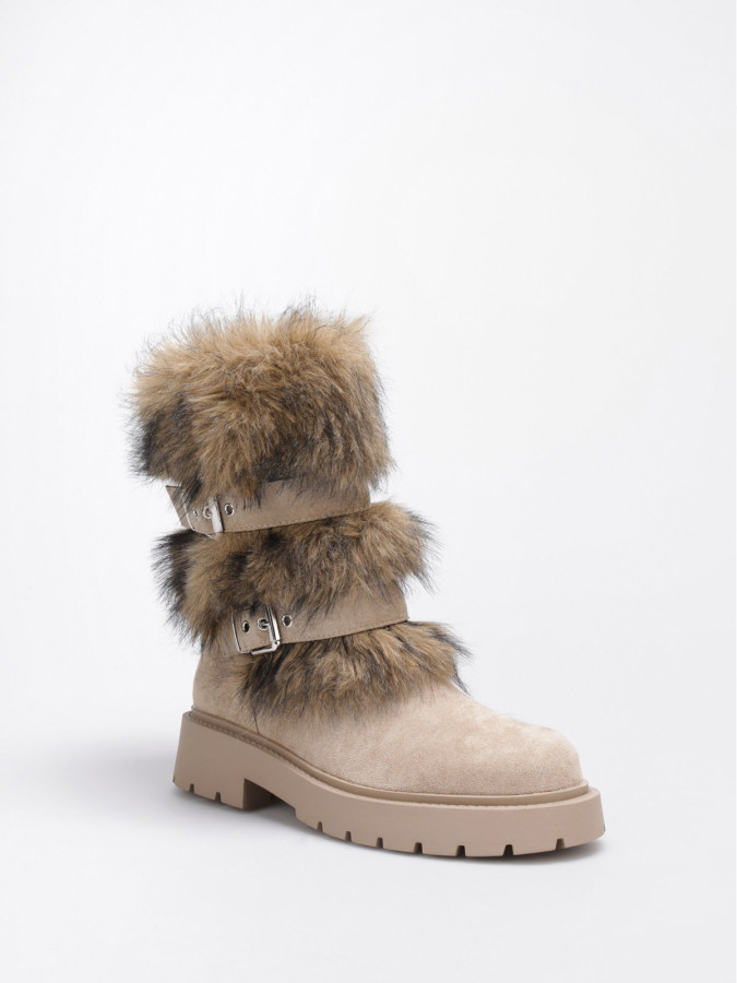 Bottes fausse fourrure taupe et brides à boucles