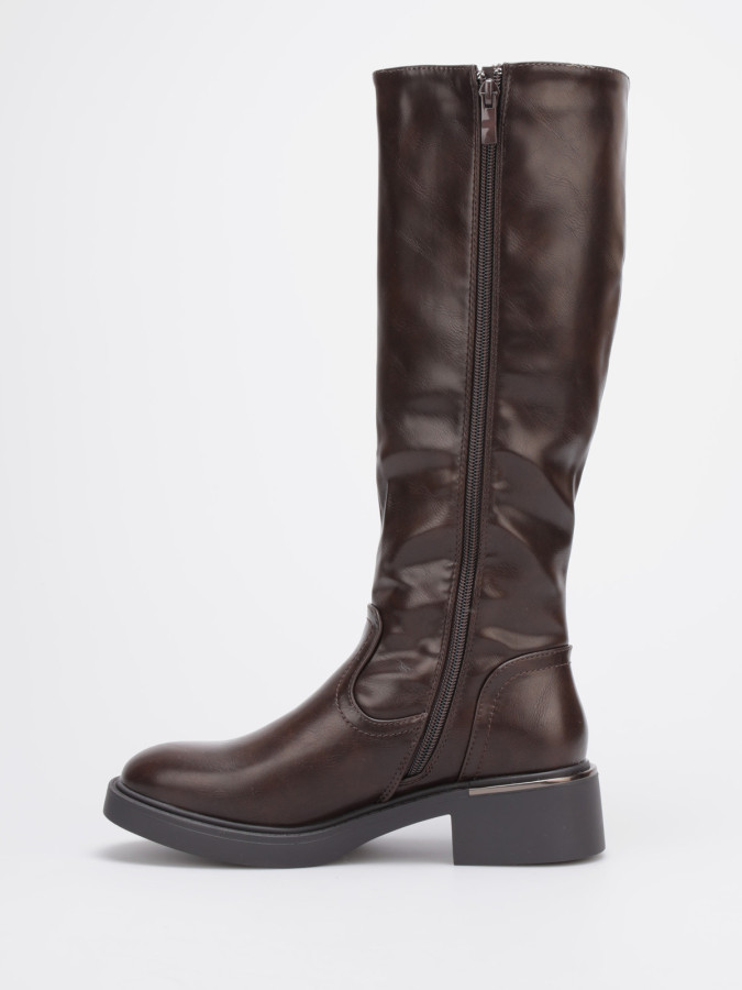 Bottes cavalières marron avec détail métallique