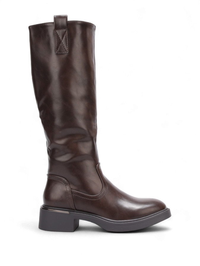 Bottes cavalières marron avec détail métallique