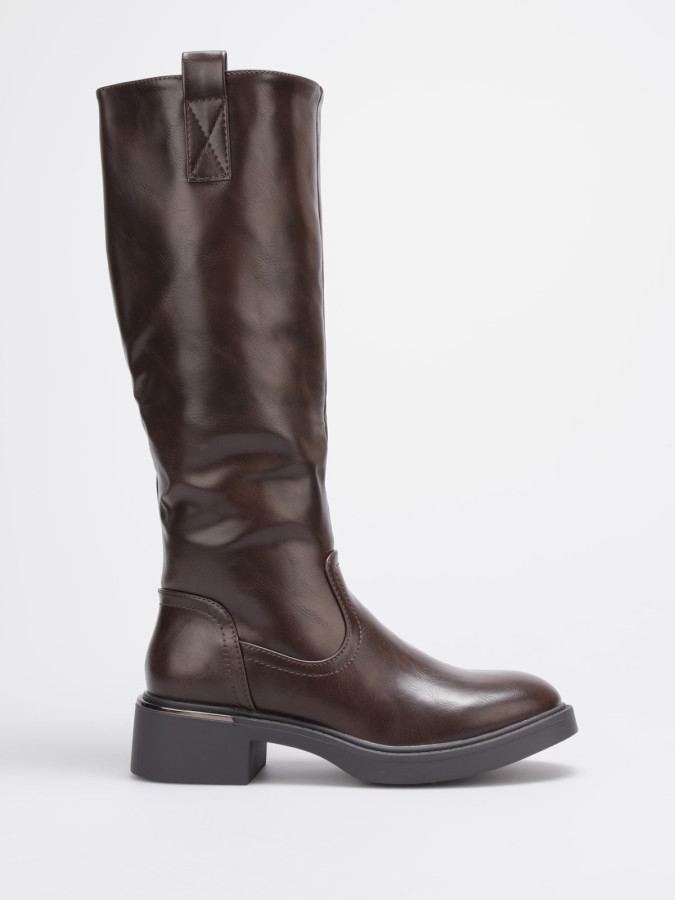 Bottes cavalières marron avec détail métallique