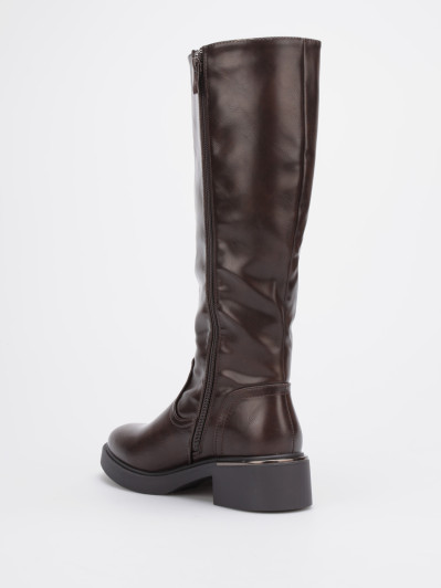 Bottes cavalières marron avec détail métallique