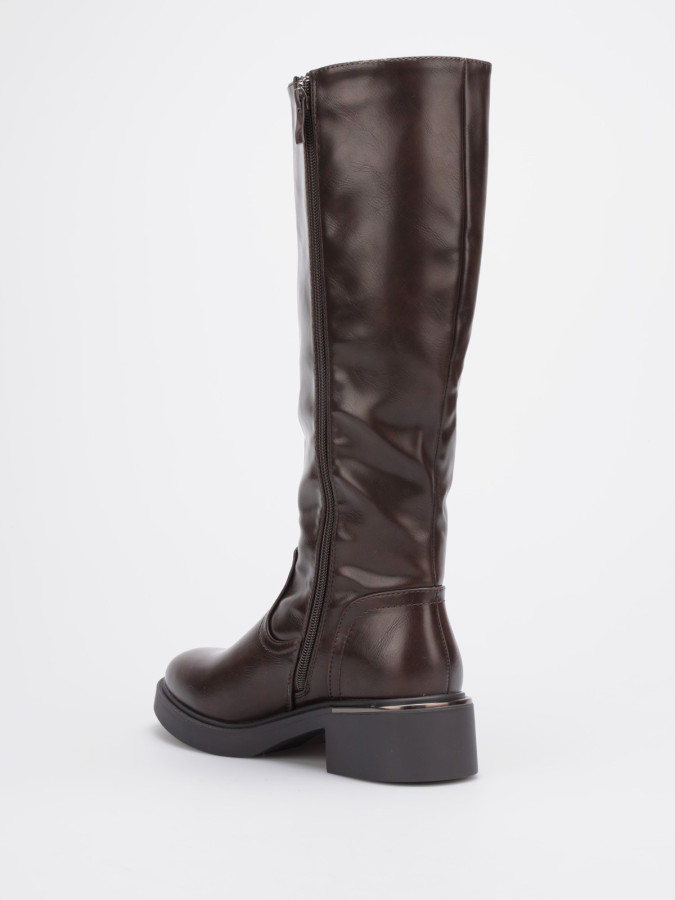Bottes cavalières marron avec détail métallique