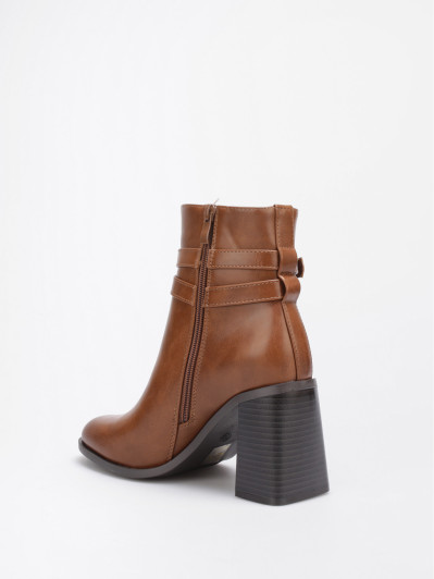 Bottines à talon et boucle ceinture