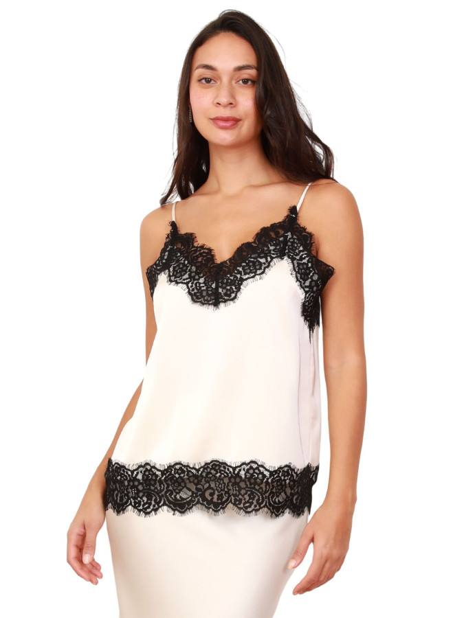 Top blanc cassé en satin avec dentelle