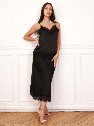 Top noire en satin avec dentelle
