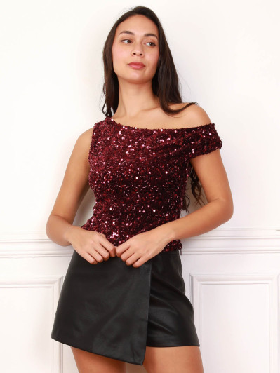 Top bordeaux à sequins épaule asymétrique