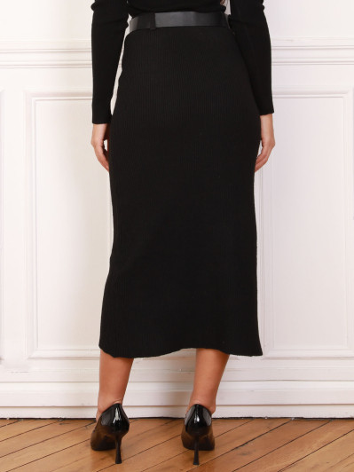 Jupe noire en maile à boutons décoratifs et ceinture