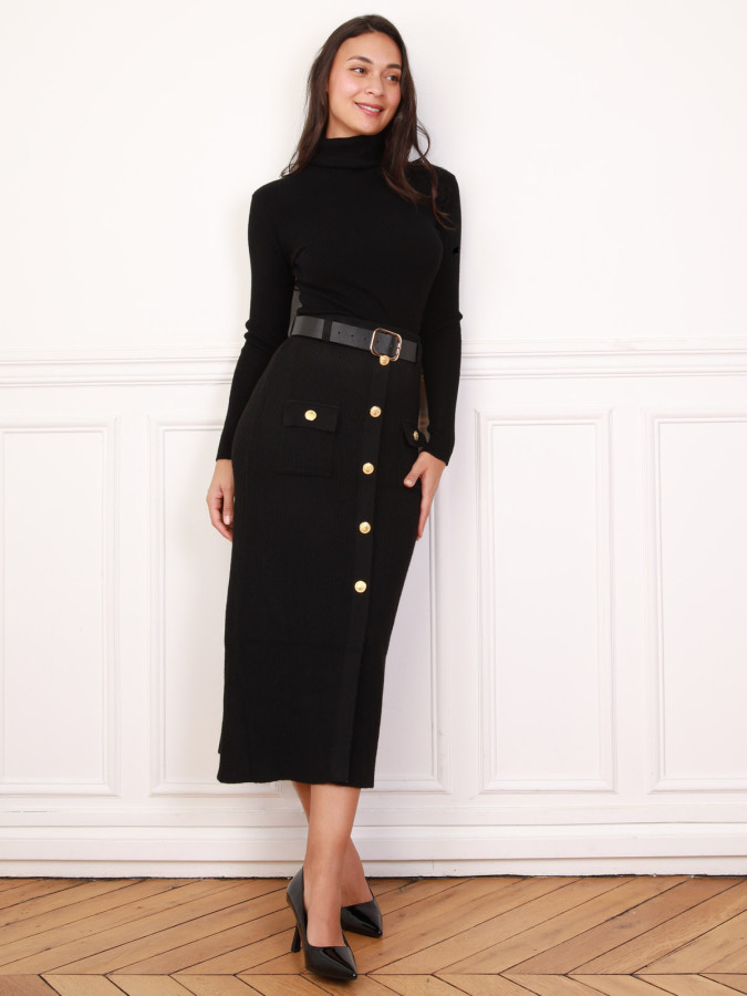 Jupe noire en maile à boutons décoratifs et ceinture