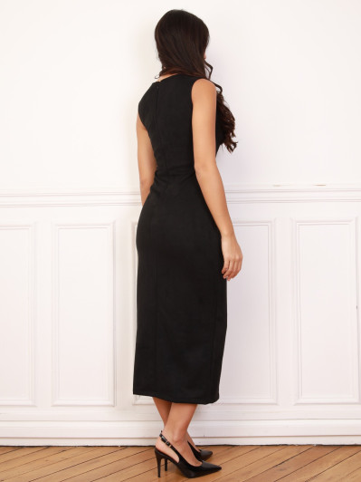 Robe noire en suédine à boutons et ceinture dorés