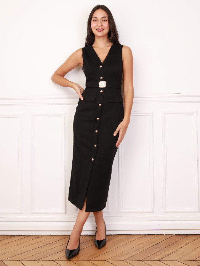 Robe noire en suédine à boutons et ceinture dorés