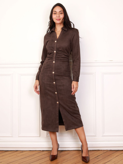 Robe marron en suédine à boutons décoratifs